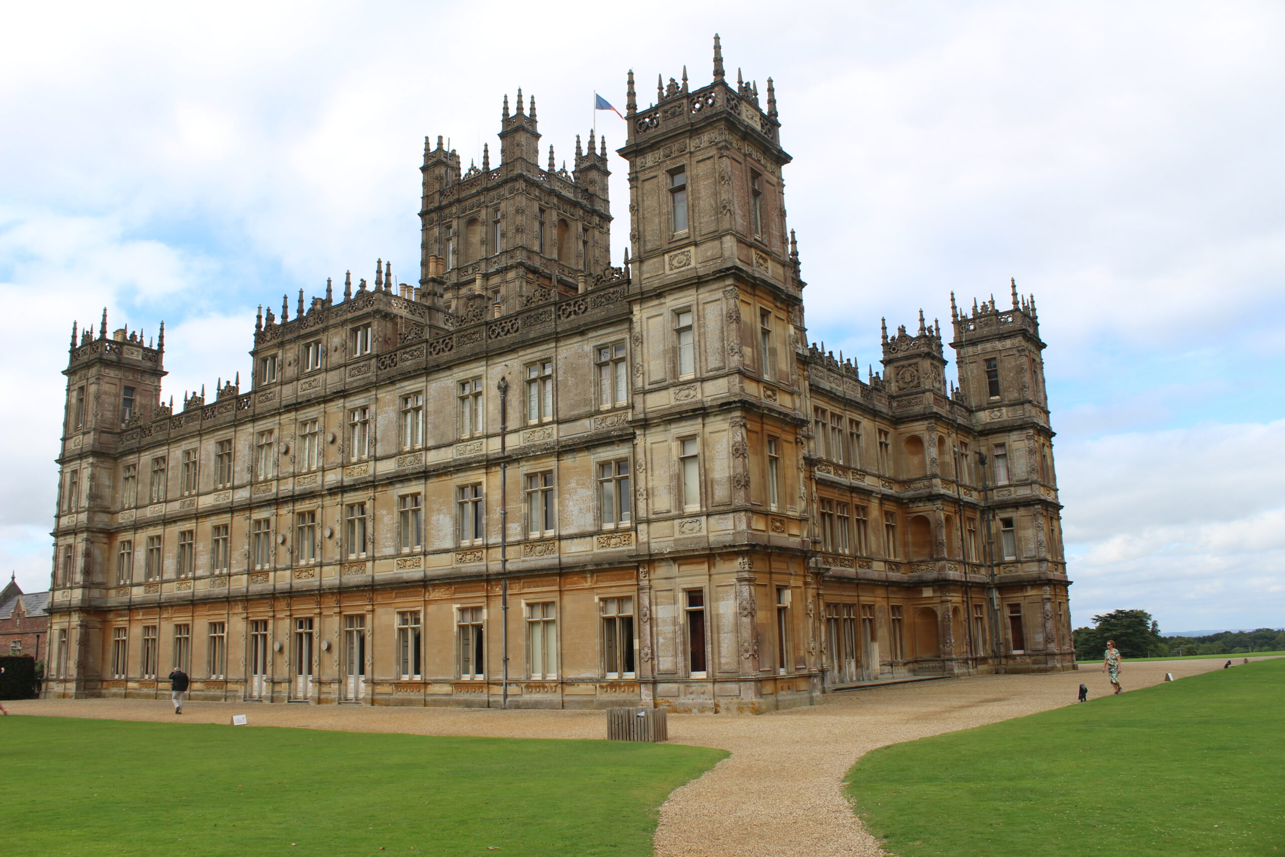 Downton Abbey and Village Tour by Black Taxi