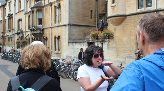 Morse Tour of Oxford - Guide on tour